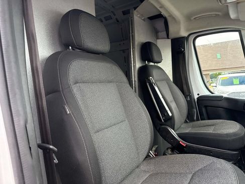 Used 2023 RAM ProMaster 2500 w/ Convenience Group FWD image 7