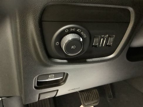 Certified 2023 Jeep Grand Cherokee Limited w/ Luxury Tech Group II AWD/4WD image 25