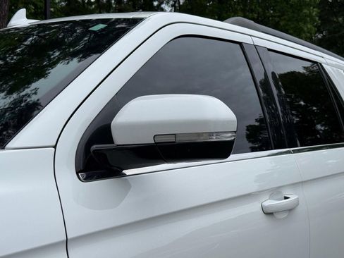 Used 2020 Ford Expedition XLT w/ Equipment Group 202A AWD/4WD image 19