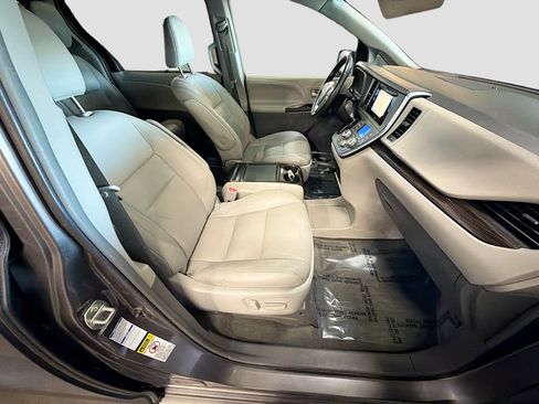 Used 2015 Toyota Sienna XLE Premium AWD/4WD image 31