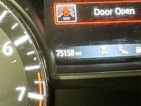 Used 2018 Nissan Pathfinder SL image 16