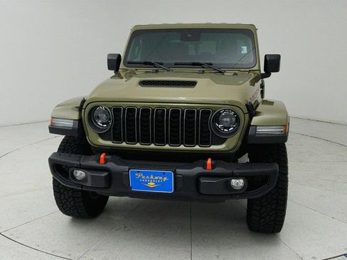 Used 2025 Jeep Gladiator Mojave AWD/4WD image 2
