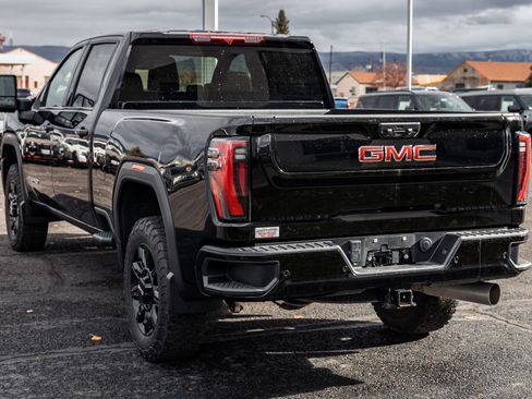 Used 2024 GMC Sierra 2500 AT4 image 6