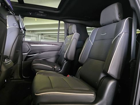 New 2026 Cadillac Escalade ESV Luxury w/ LPO, Radiant Package AWD/4WD image 13