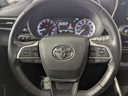 Used 2023 Toyota Highlander LE FWD image 16