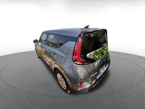 Used 2025 Kia Soul LX w/ LX Technology Package image 5