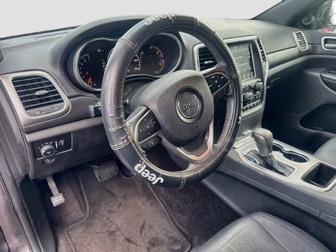Used 2018 Jeep Grand Cherokee Laredo RWD image 10