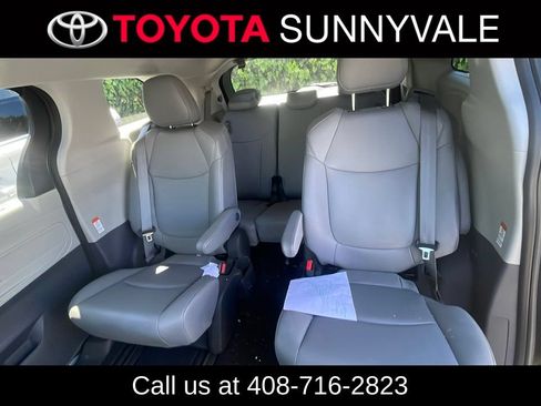 Used 2023 Toyota Sienna XLE FWD image 6