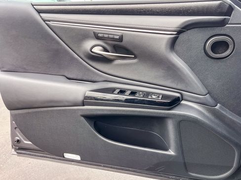 Certified 2025 Lexus ES 300h w/ Premium Package image 20