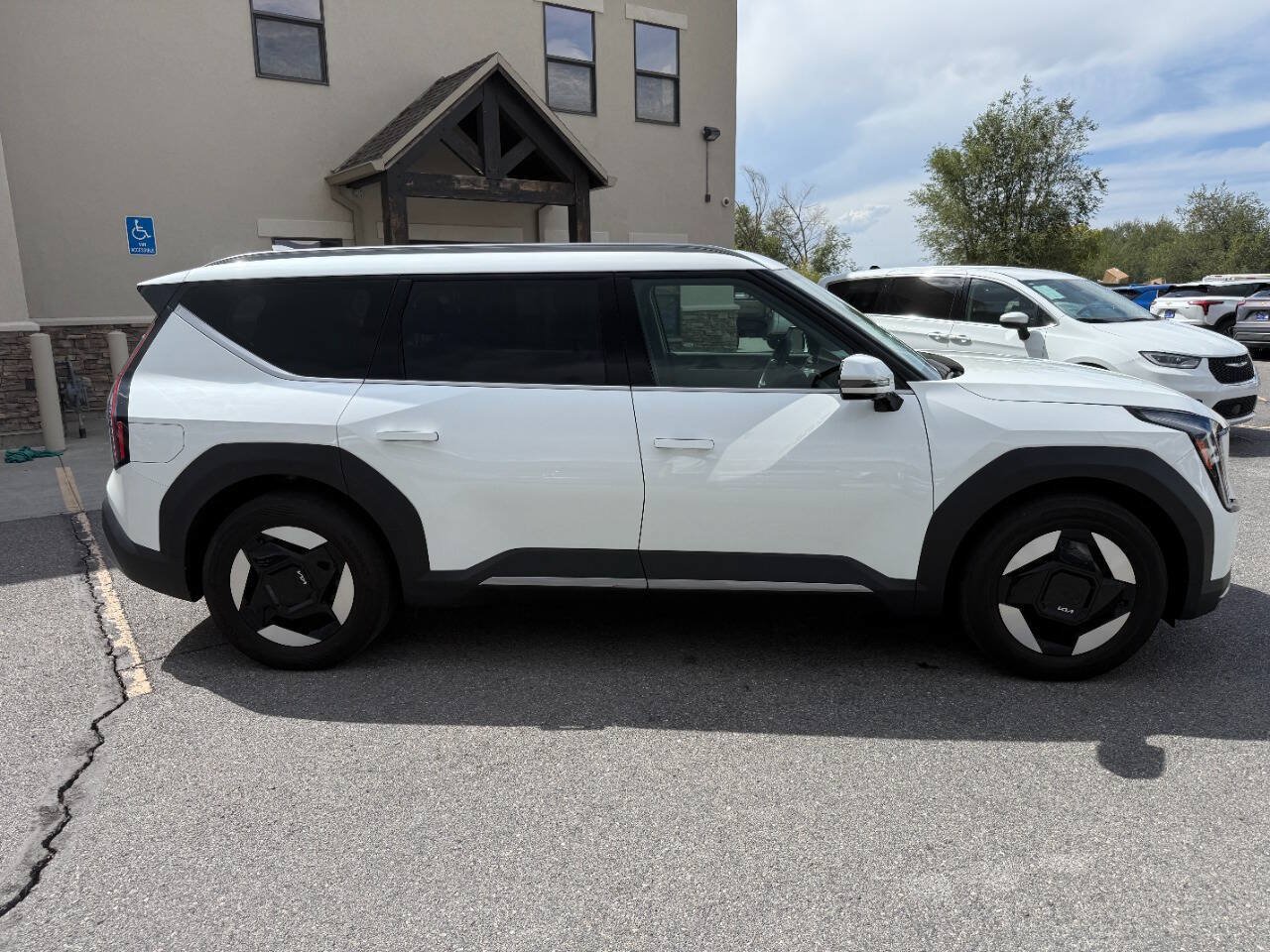 Used 2024 Kia EV9 Wind AWD/4WD image 9