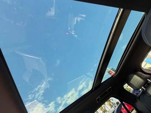 Used 2025 Land Rover Range Rover Sport SE image 10