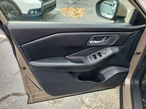 Used 2024 Nissan Rogue SV image 10