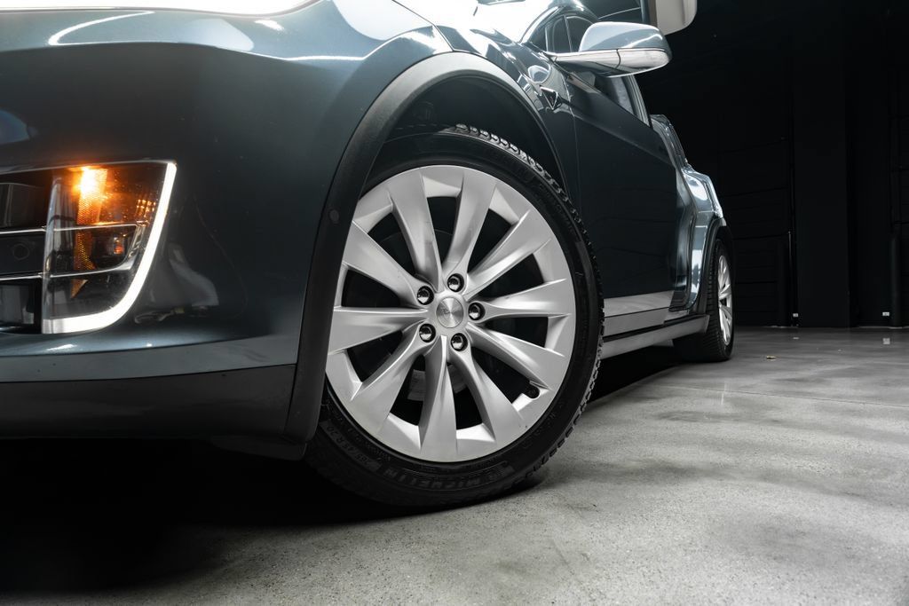 Used 2020 Tesla Model X Long Range AWD/4WD image 3