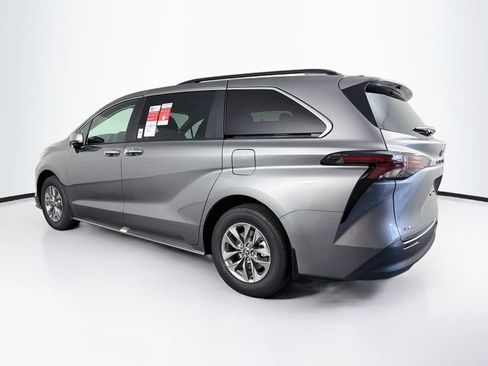 New 2026 Toyota Sienna XLE FWD image 6