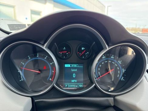 Used 2015 Chevrolet Cruze LT image 12