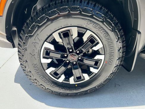 Used 2023 Nissan Frontier PRO-4X w/ Pro Convenience Package AWD/4WD image 9