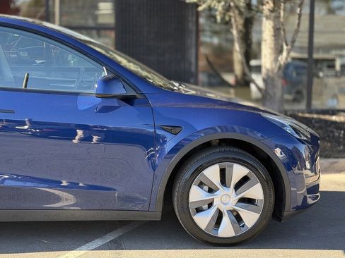 Used 2024 Tesla Model Y Long Range image 23