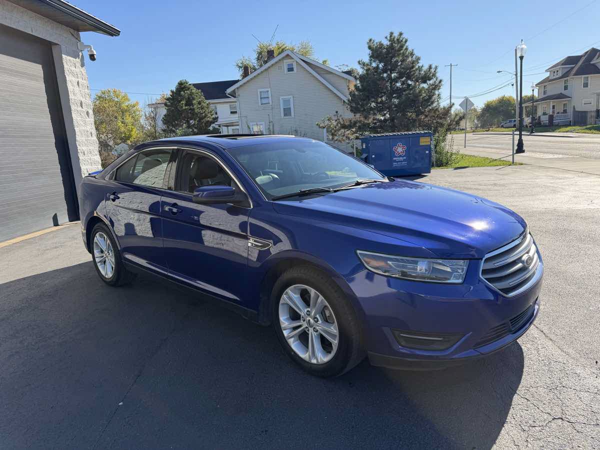 Used 2015 Ford Taurus SEL w/ Equipment Group 201A AWD/4WD image 6