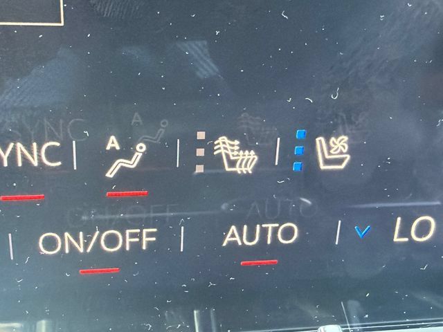 Used 2025 GMC Yukon Denali AWD/4WD image 33