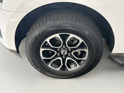 Used 2024 Ford Expedition Max XLT image 11