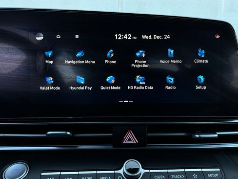 Used 2025 Hyundai Elantra SEL image 30