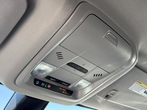 Used 2023 GMC Acadia SLT image 23