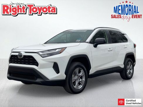 Certified 2025 Toyota RAV4 LE AWD/4WD image 1
