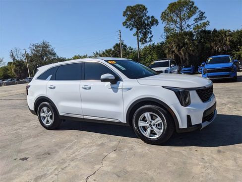 Certified 2025 Kia Sorento LX image 2