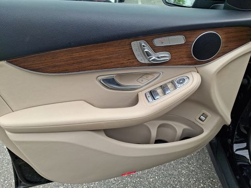 Used 2022 Mercedes-Benz GLC 300 4MATIC image 12