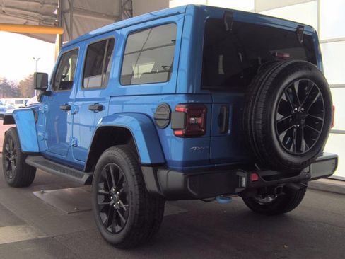 Used 2024 Jeep Wrangler Unlimited Sahara w/ Technology Group image 6