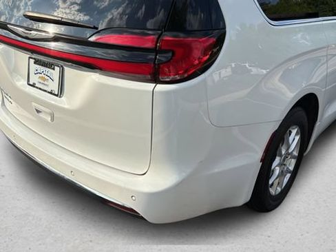 Used 2024 Chrysler Pacifica Touring-L FWD image 38