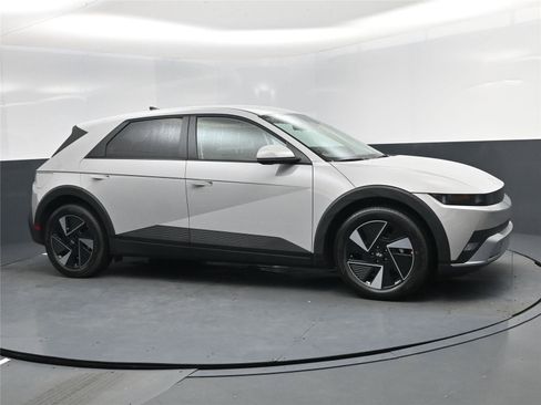 New 2026 Hyundai Ioniq 5 SE image 2