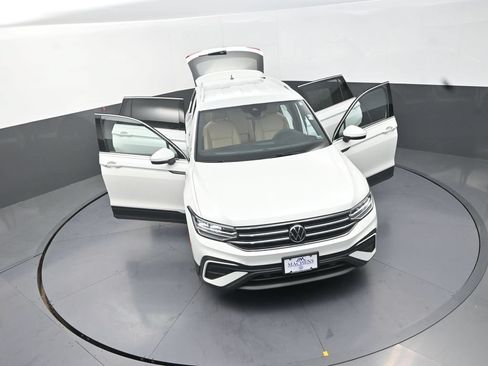 Used 2023 Volkswagen Tiguan SE AWD/4WD image 32