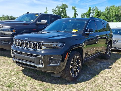 Used 2021 Jeep Grand Cherokee L Overland w/ Luxury Tech Group IV AWD/4WD image 3