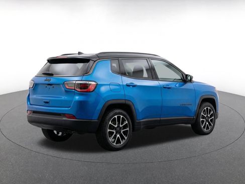 Used 2025 Jeep Compass Trailhawk AWD/4WD image 10