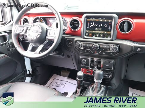 Used 2023 Jeep Wrangler Unlimited Rubicon w/ Cold Weather Group AWD/4WD image 13