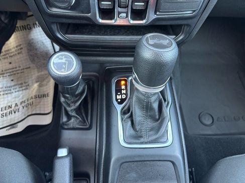 Used 2022 Jeep Wrangler Unlimited Sport image 25