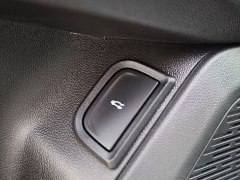 Used 2025 Chevrolet Equinox LT w/ Convenience Package II image 23