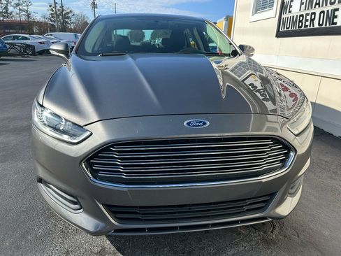 Used 2014 Ford Fusion SE image 3