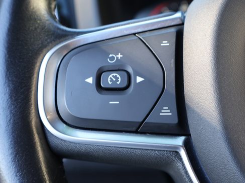 Used 2021 Volvo XC60 T5 Momentum w/ Protection Package Premier image 26