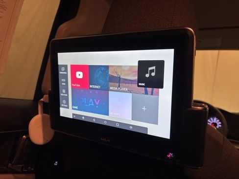 Used 2023 Kia Carnival LX image 24