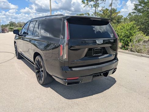 Used 2022 Cadillac Escalade ESV Sport w/ Touring Package AWD/4WD image 9