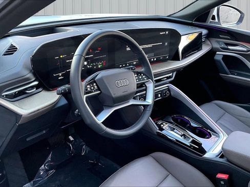 Used 2025 Audi Q5 Premium Plus w/ Premium Plus image 17