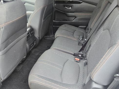 Used 2025 Honda Pilot Sport image 11