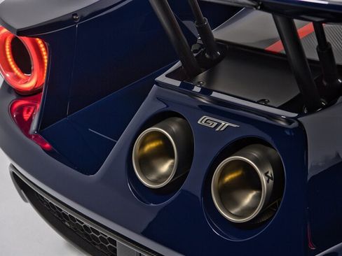 Used 2020 Ford GT Carbon Series RWD image 38