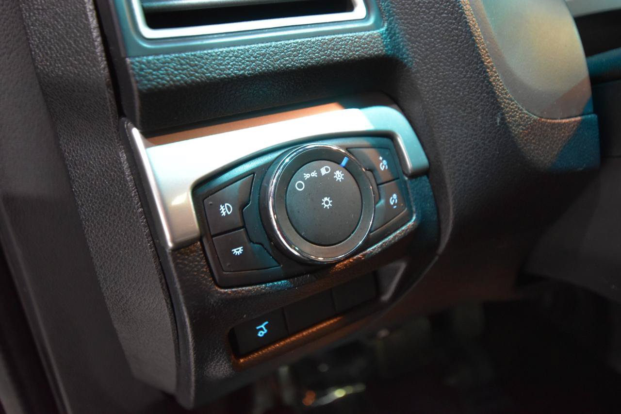Used 2017 Ford Explorer XLT w/ Equipment Group 202A AWD/4WD image 13