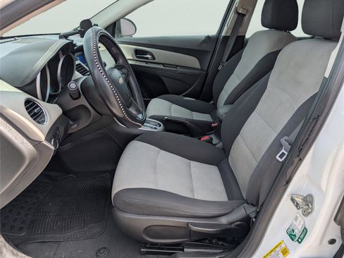 Used 2016 Chevrolet Cruze LS image 10