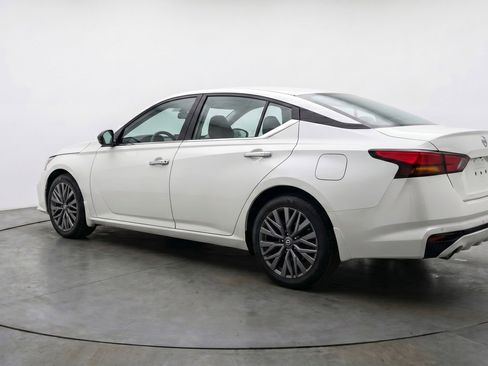 Used 2025 Nissan Altima 2.5 SV FWD image 6