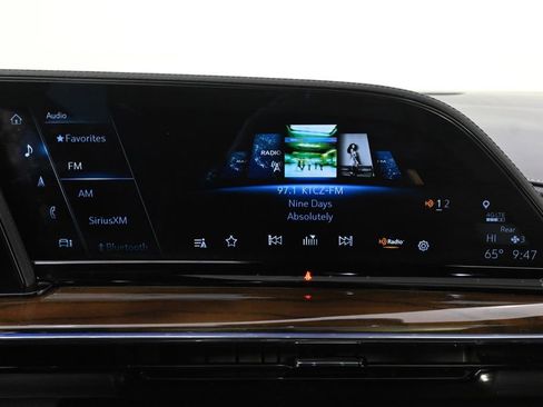 Certified 2024 Cadillac Escalade ESV Sport Platinum w/ LPO, ONYX Package image 29