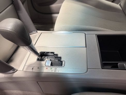 Used 2009 Toyota Camry LE FWD image 25